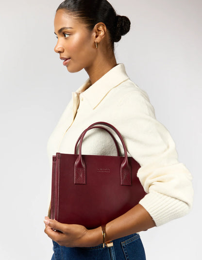 O MY BAG - Jackie Midi - Dark Cherry Classic Leather - WERTE FREUNDE