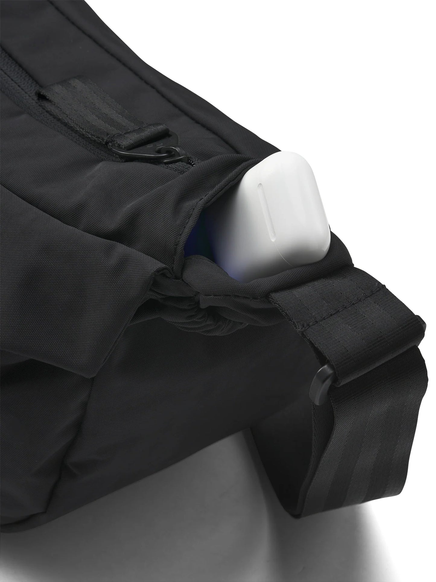 pinqponq - KRUMM Medium Shoulderbags Crinkle Black - WERTE FREUNDE