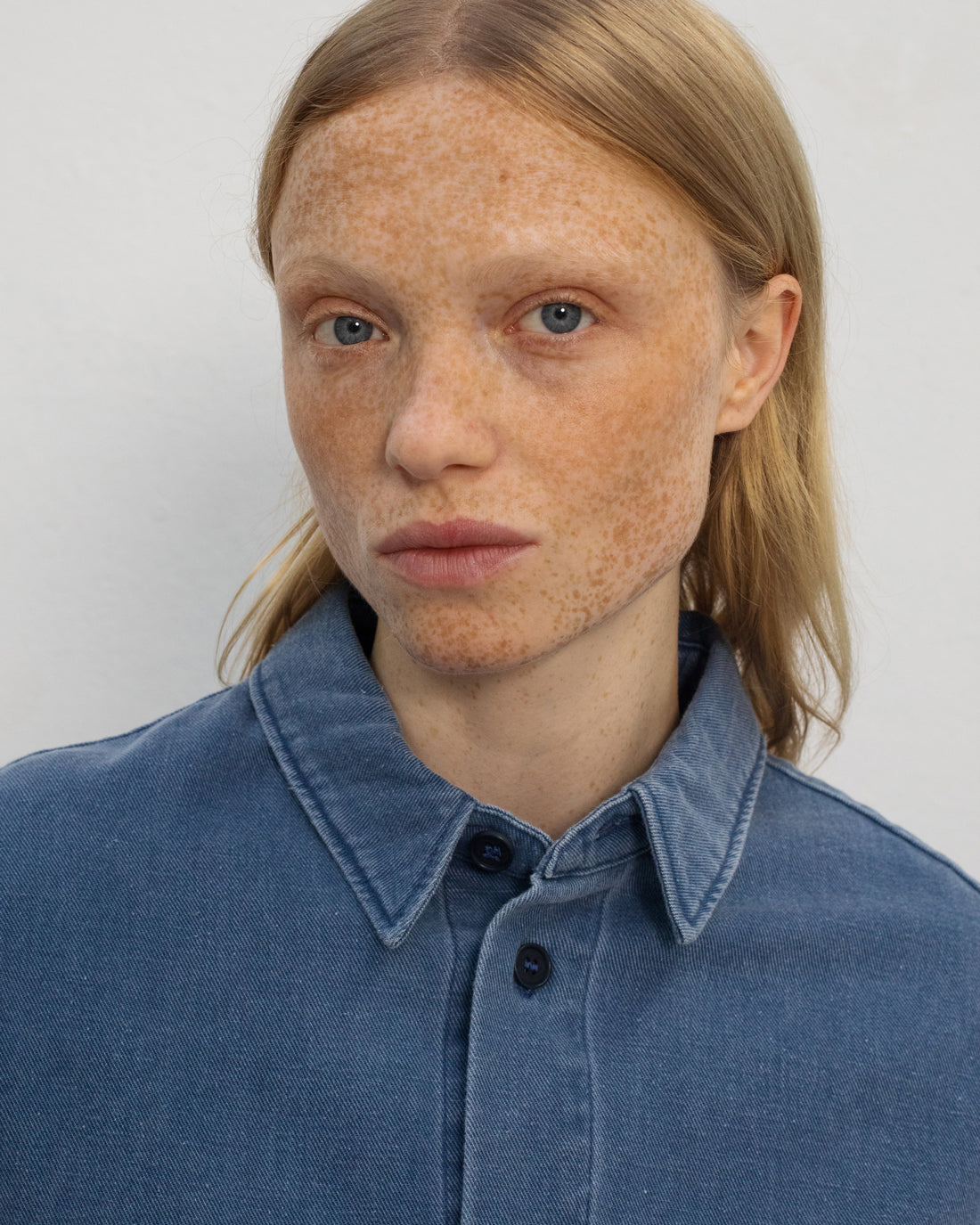 ROTHOLZ - Denim Casual Shirt Recycled Cotton Washed Denim - WERTE FREUNDE