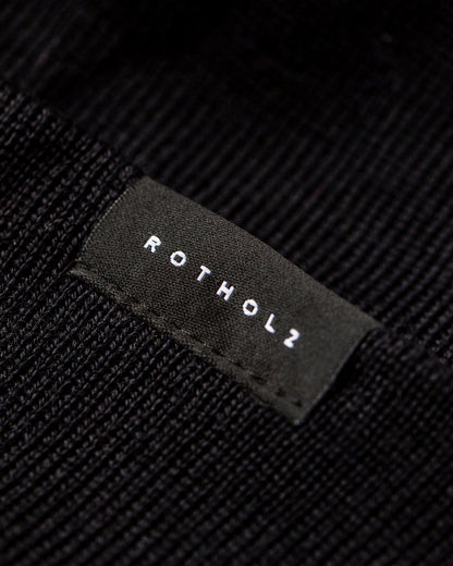 ROTHOLZ - Cropped Ribbed Beanie Merino Wool Soft Black - WERTE FREUNDE