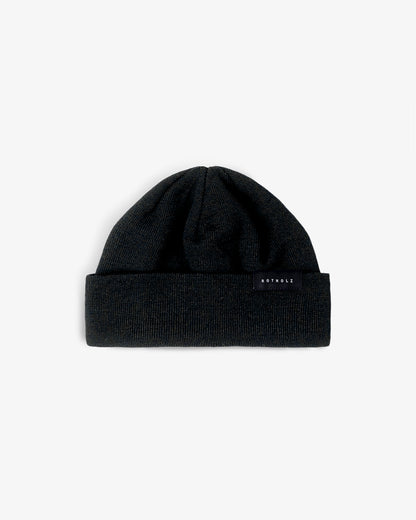 ROTHOLZ - Cropped Ribbed Beanie Merino Wool Soft Black - WERTE FREUNDE