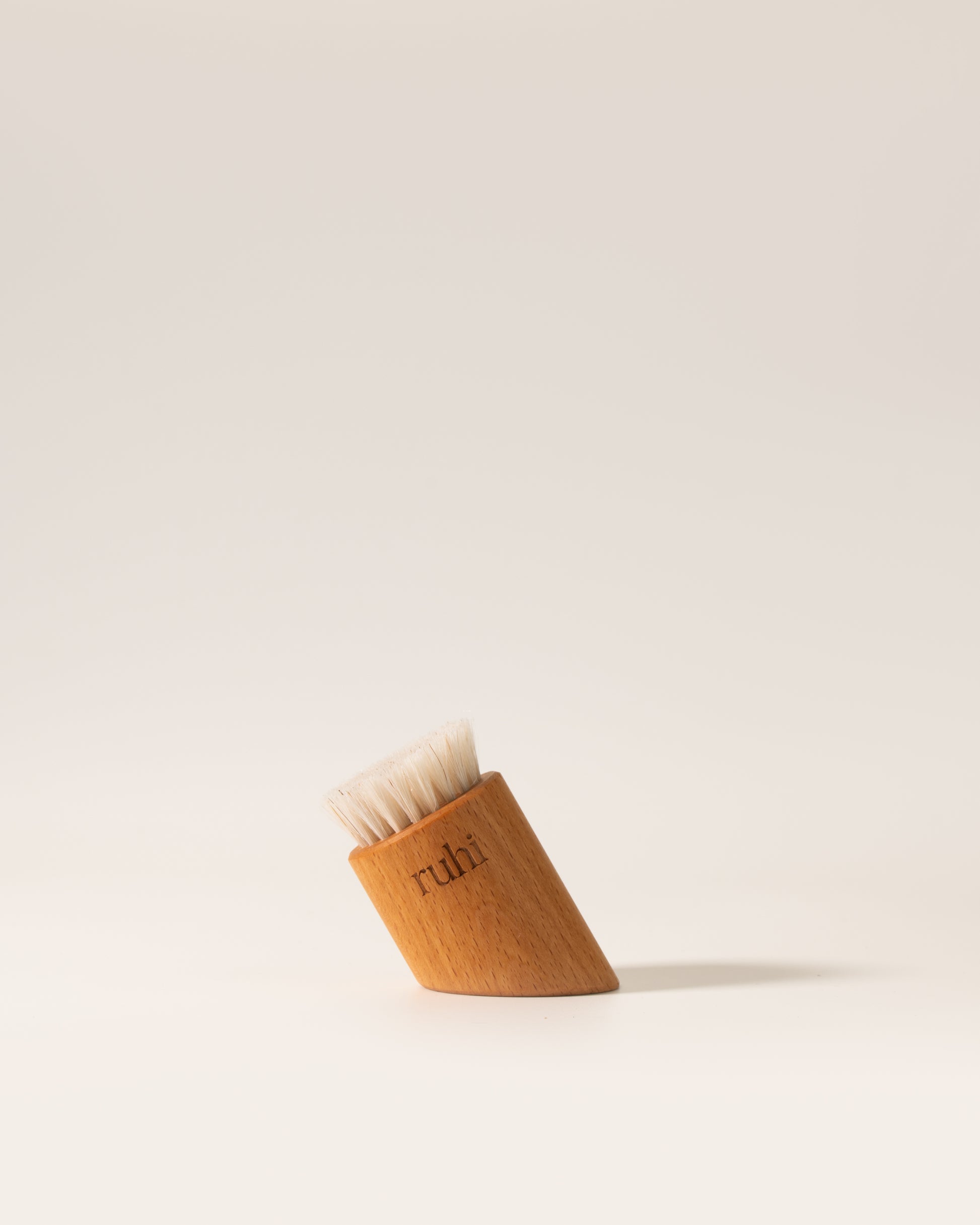 ruhi - the Vegan Facial Dry Brush  1 Stk. - WERTE FREUNDE