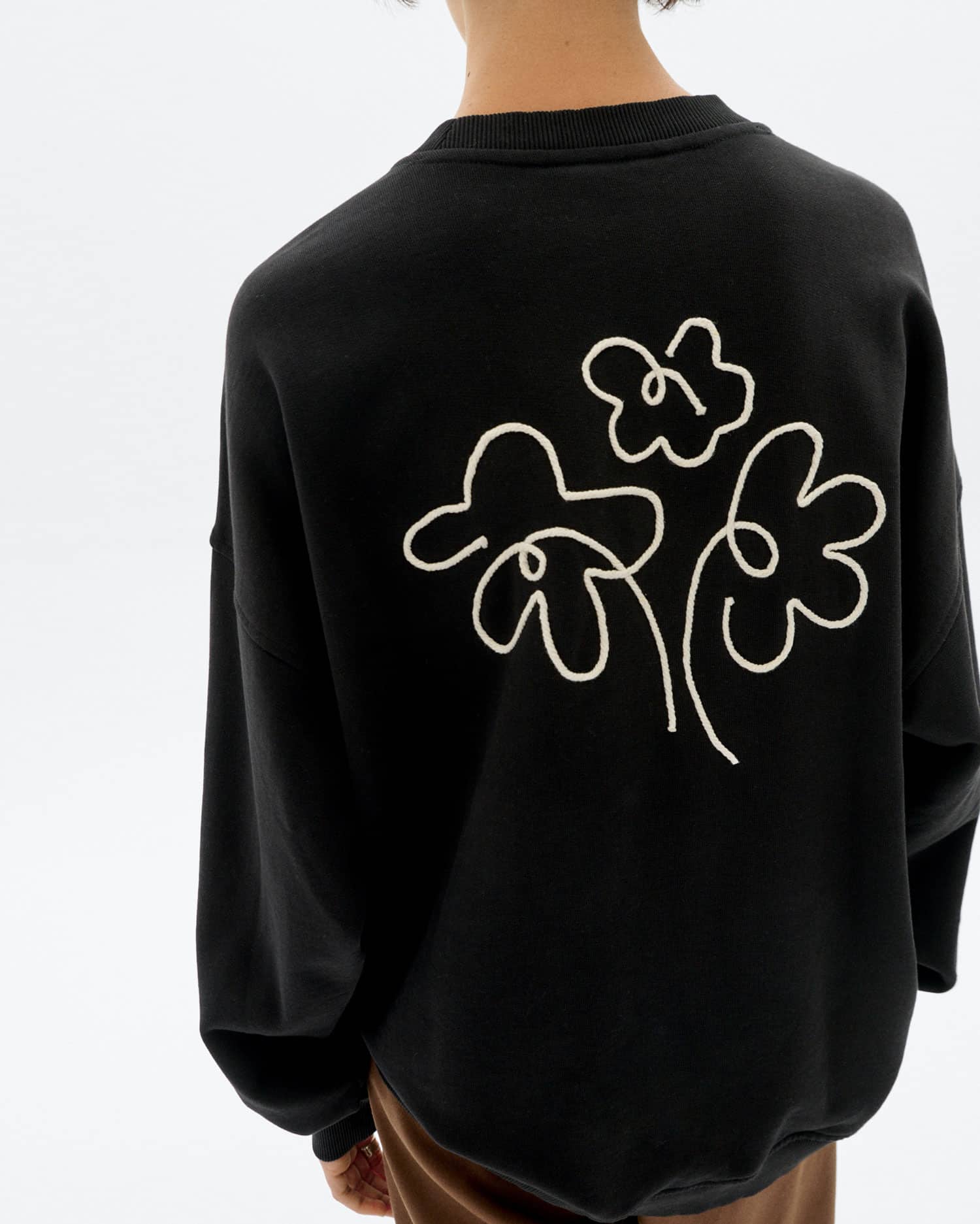 Thinking MU - FLOWER ROPE BLACK JIMENA SWEATSHIRT BLACK - WERTE FREUNDE