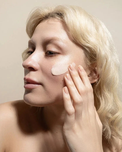 UOGA UOGA – ILLUMINATING PRIMER Comet Tail 30ml - WERTE FREUNDE