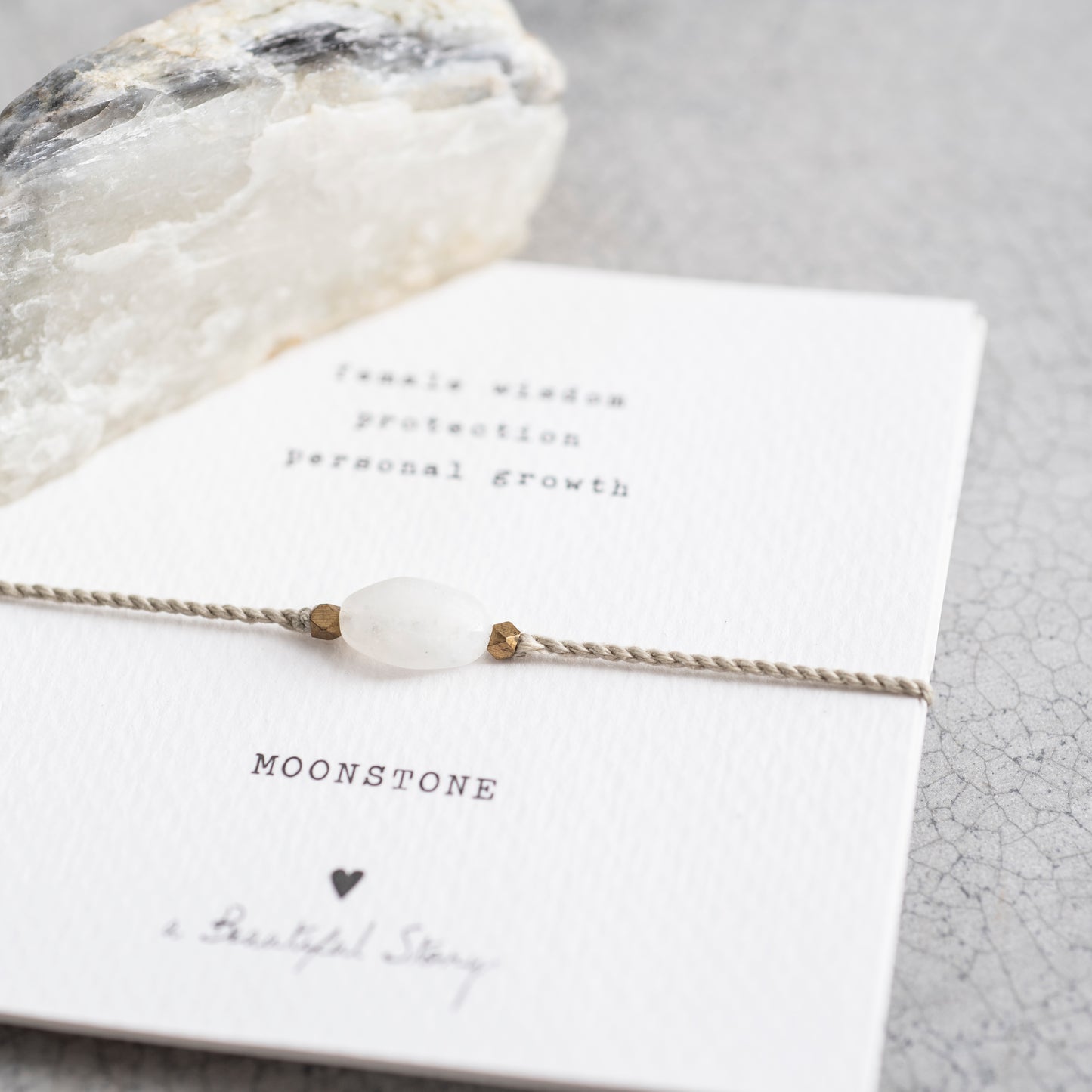 a beautiful story - Gemstone Card Moonstone goldfarben Armband - WERTE FREUNDE