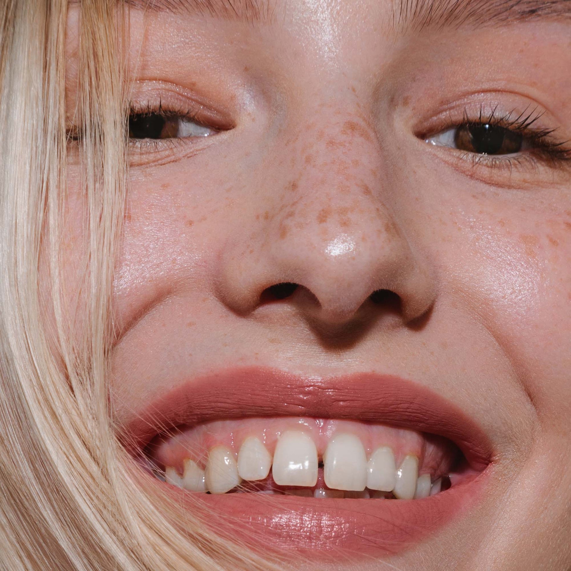 MADARA - VELVET WEAR Matte Cream Lipstick 3,8g - WERTE FREUNDE