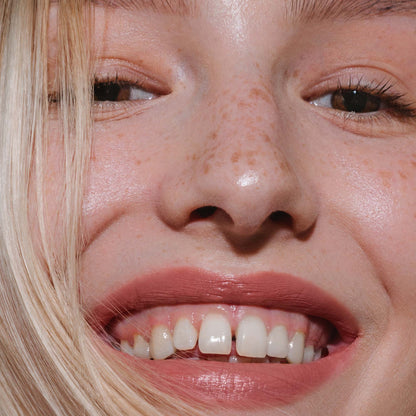 MADARA - VELVET WEAR Matte Cream Lipstick 3,8g - WERTE FREUNDE