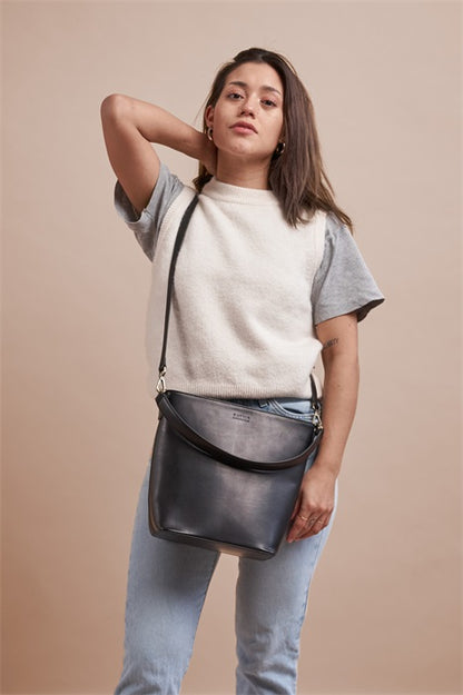 O MY BAG - BOBBI BUCKET BAG MAXI Black Classic Leather - WERTE FREUNDE