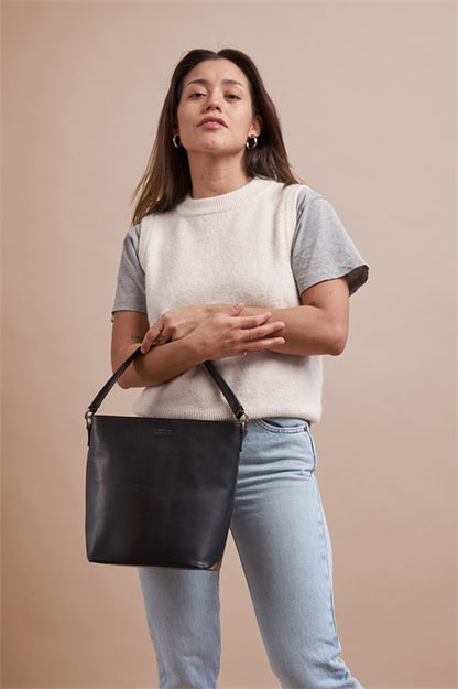 O MY BAG - BOBBI BUCKET BAG MAXI Black Classic Leather - WERTE FREUNDE