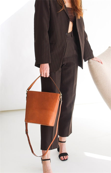 O MY BAG - BOBBI BUCKET BAG MAXI Cognac Classic Leather - WERTE FREUNDE