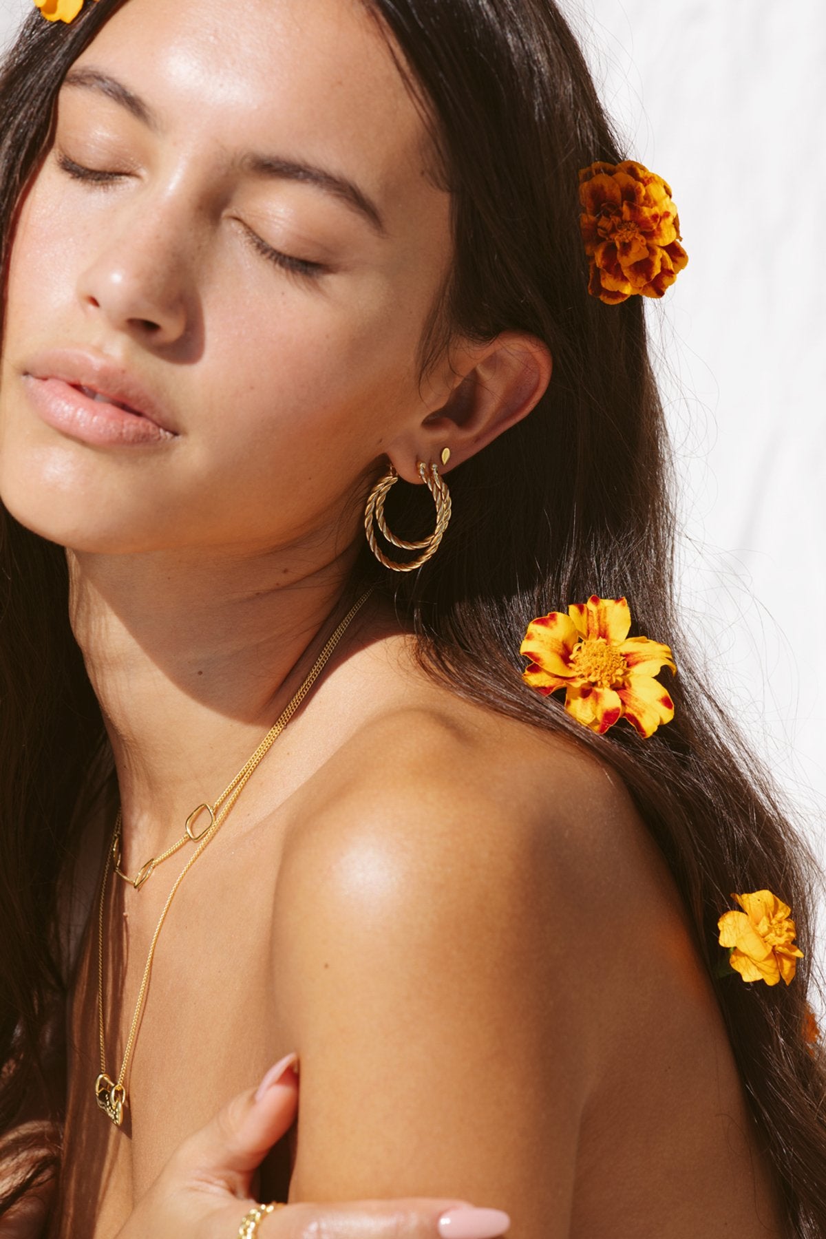 WILDTHINGS - Medium twisted hoop earring gold plated 30mm 1 St. - WERTE FREUNDE