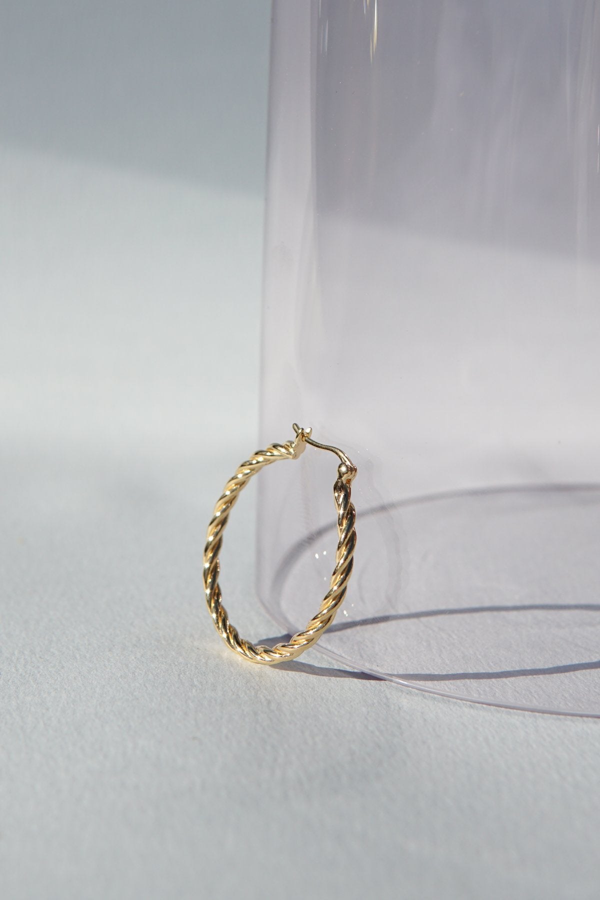 WILDTHINGS - Medium twisted hoop earring gold plated 30mm 1 St. - WERTE FREUNDE